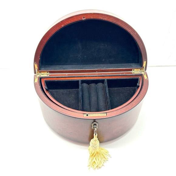 Vintage Bombay CompanyJewelry Box Half Circle Wooden Brown With Tray Key - Picture 9 of 16